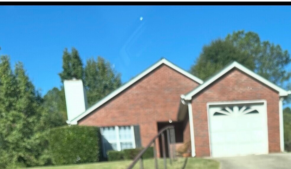 Primary Photo - 1701 Riverchase Cir NE