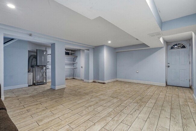 Building Photo - 37 W 34th St.