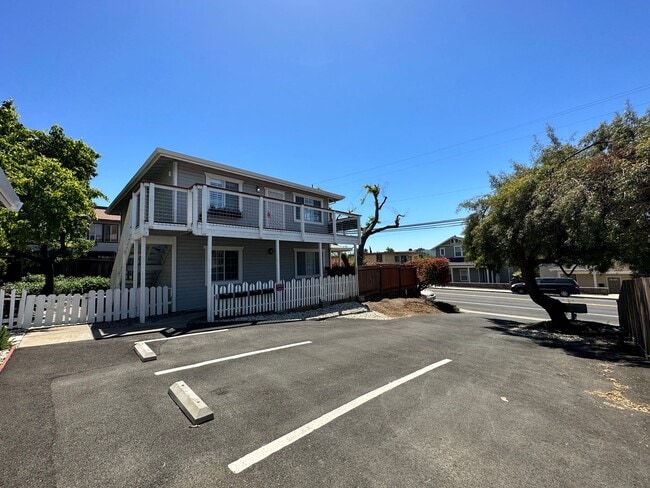 Building Photo - Top Floor of Benicia Duplex