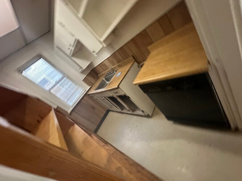 Primary Photo - 17 Henry Ave