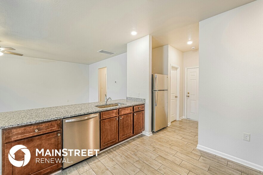 Building Photo - 360 Clover Cir