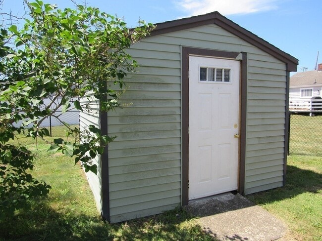 Building Photo - 9 Saltworks Ln