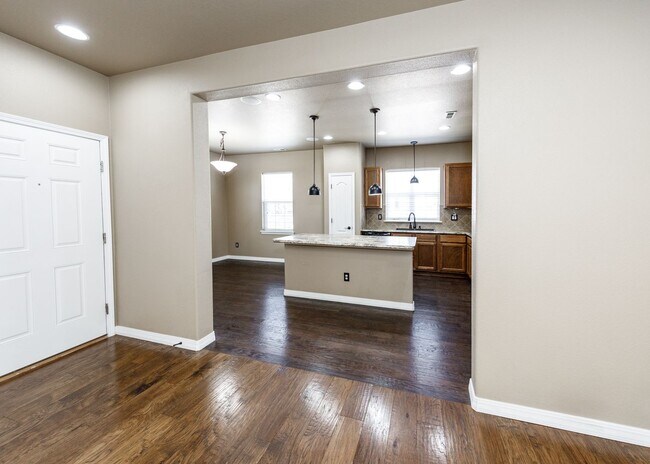Building Photo - Westside 3 Bed Townhouse in Gold Hill Mesa