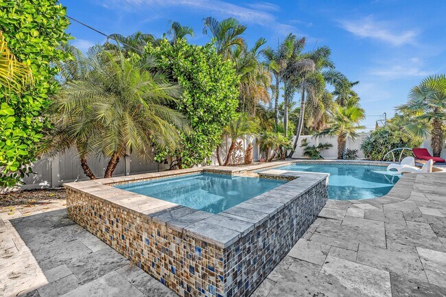 Building Photo - 3450 NE 19th Ave