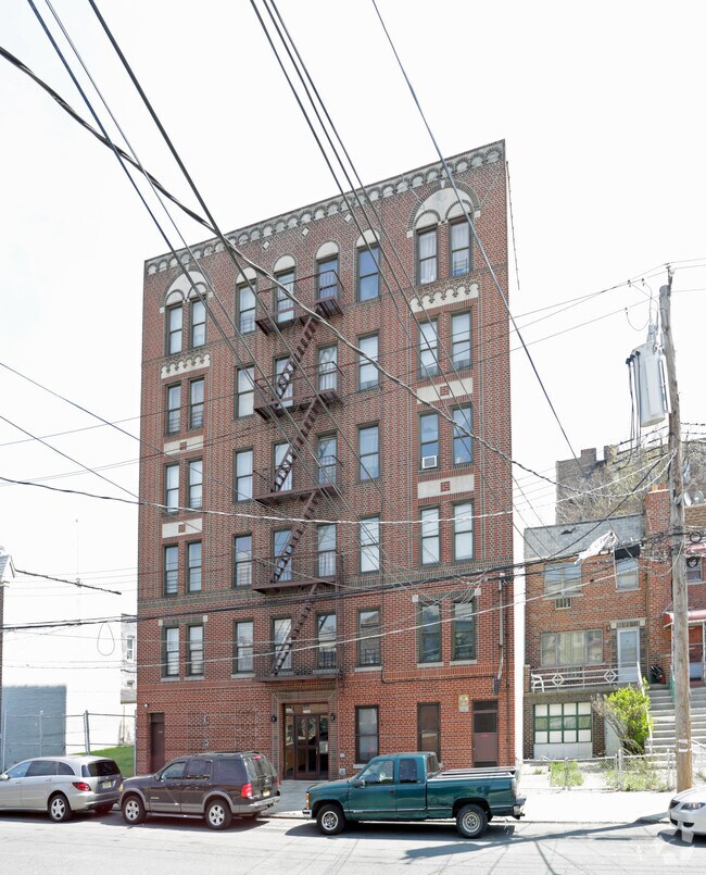 Primary Photo - 2566 Radcliff Ave
