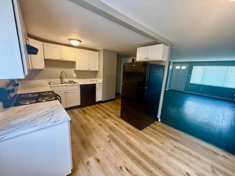 Building Photo - 4944 Fairway Ct