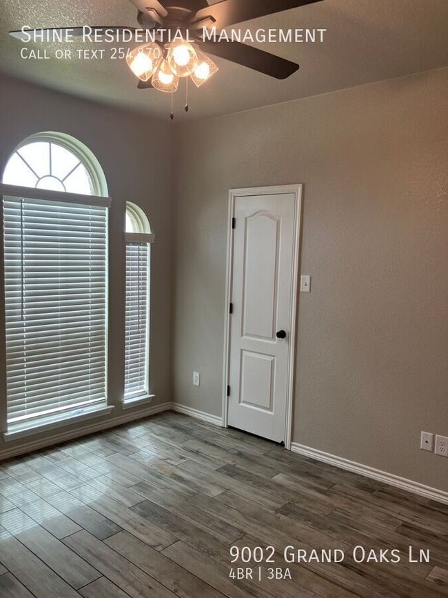Building Photo - 9002 Grand Oaks Ln