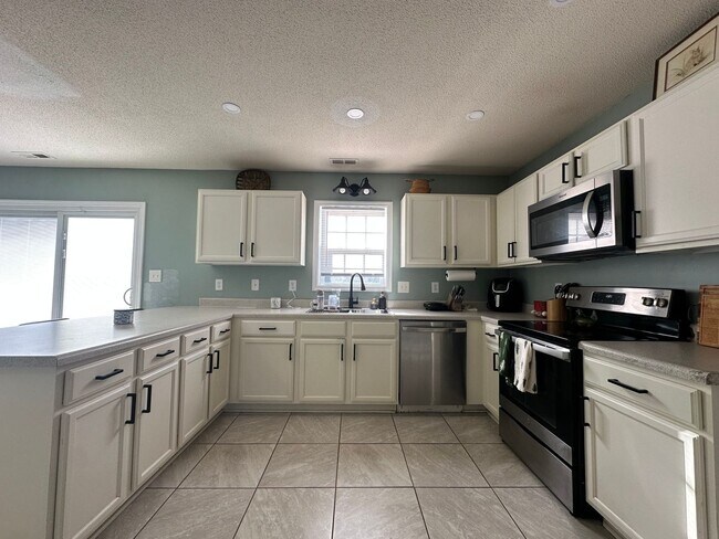 Building Photo - 101 Spain Dr