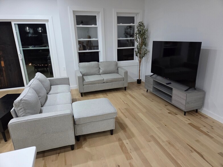 Building Photo - 13 Voorhees St