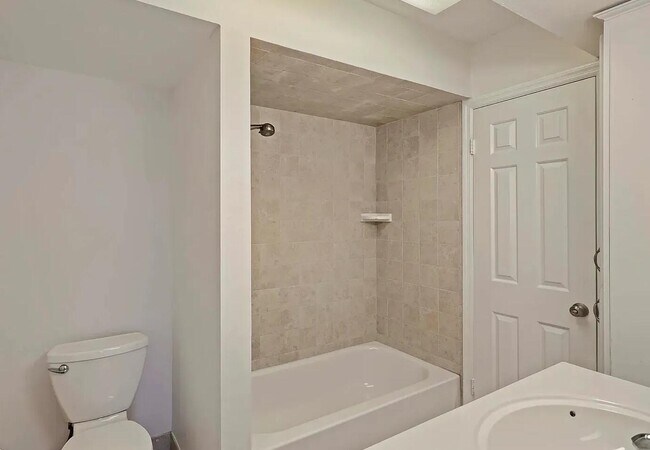 Building Photo - 9258 Green Meadows Way