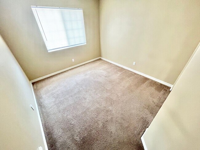 Building Photo - BEAUTIFUL 2 STORY HOUSE IN GATED SEVEN HIL...