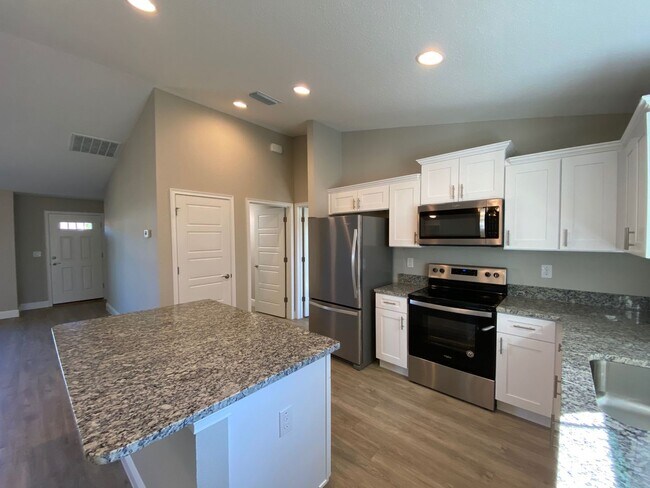 Building Photo - *** COMING SOON NOT AVAILABLE FOR SHOW UNIT MID APRIL....3/2/2 Silver Spring Shores **Won't Last***