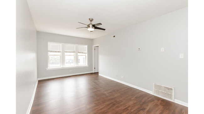 Building Photo - 4506 W Fullerton Ave