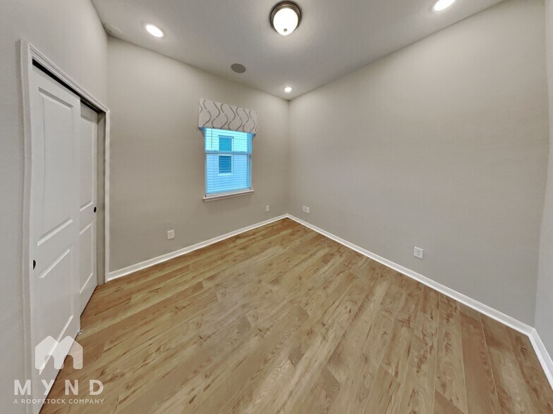 Building Photo - 660 Kimber Ln