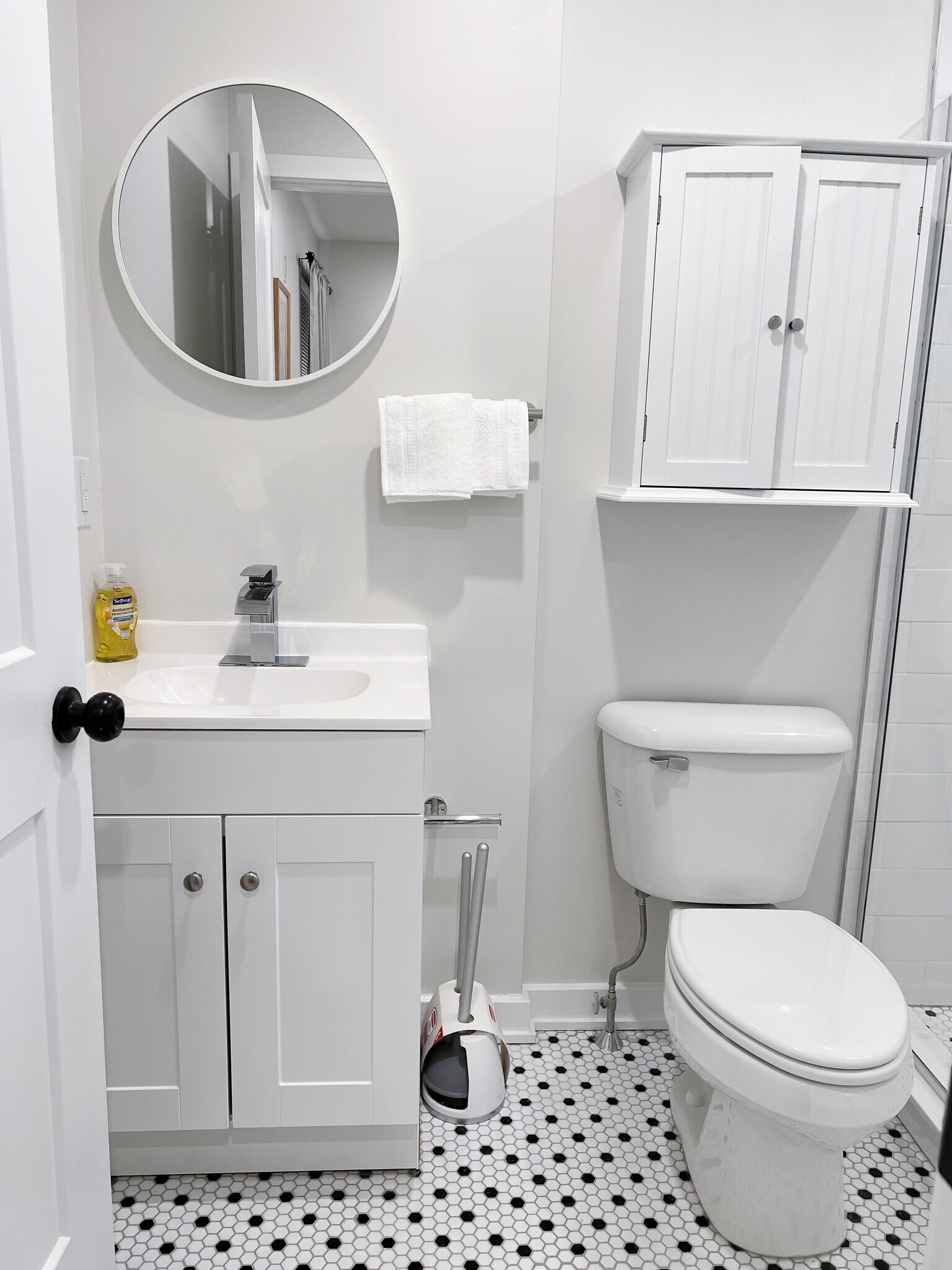 Bathroom 123 - 3814 Hamilton St
