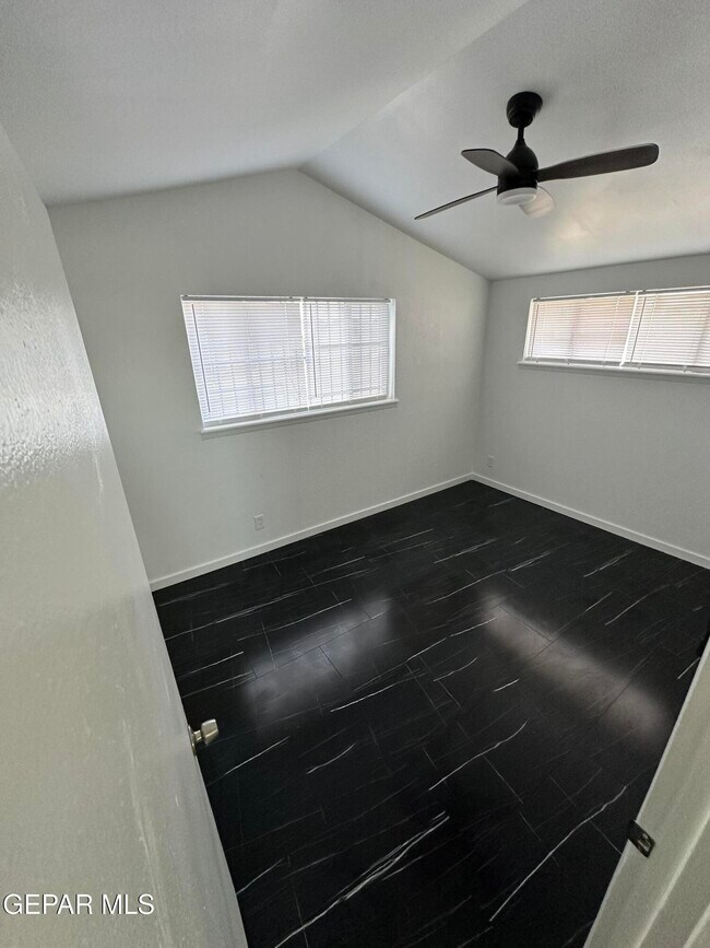 Building Photo - 10408 Medwood Dr