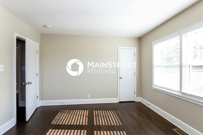 Building Photo - 1130 Mona Dr