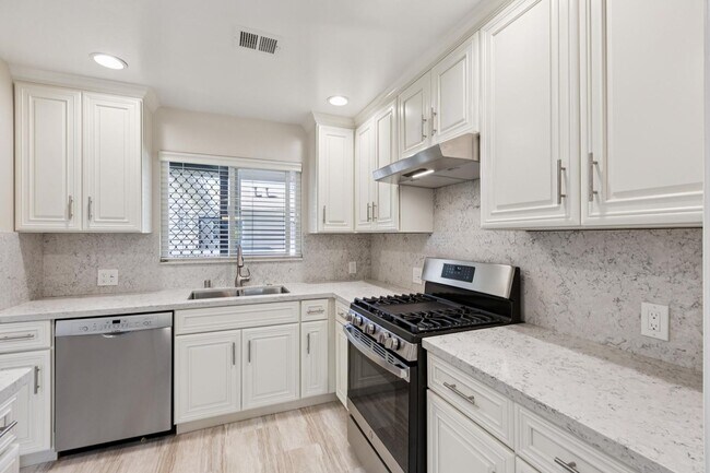 Building Photo - Remodeled 2 Bedroom in Downtown Palo Alto with Central A/C!