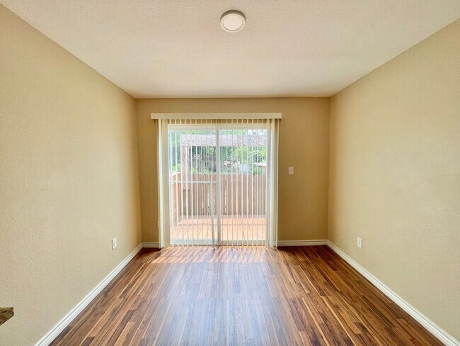Building Photo - 1033 Rivas St