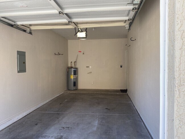 Building Photo - Must See 2/2.5 Condo in Pointe South Mount...