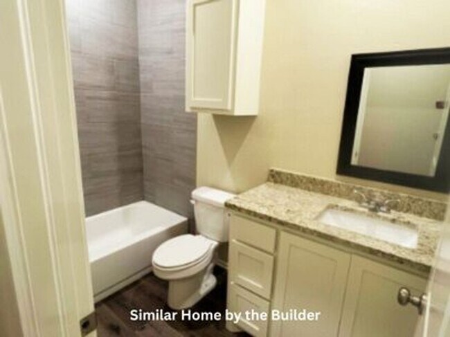 Building Photo - Move-In Ready 2-Bed Duplex – Bright, Modern, and Perfect for Pets!