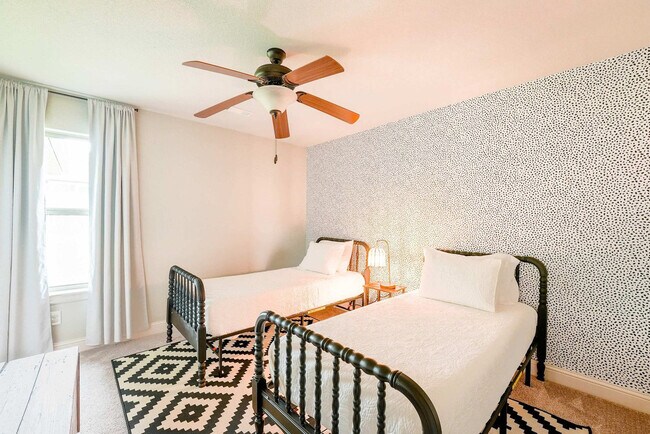 Building Photo - 967 Glass St