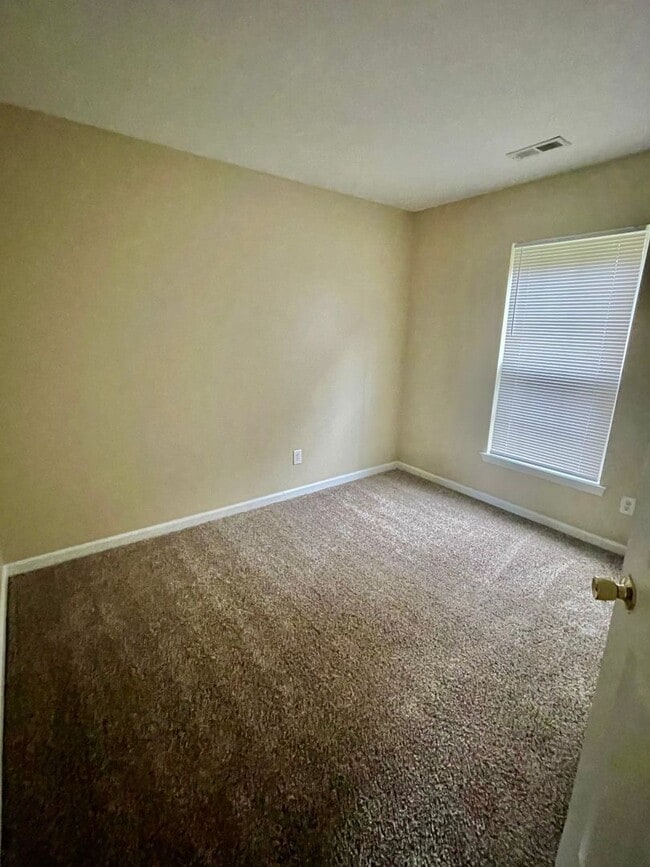 Building Photo - Come see this beautiful 2 Story 4 bedroom 2.5 bath 1 Car garage home