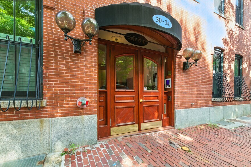 Building Photo - 30 E Concord St