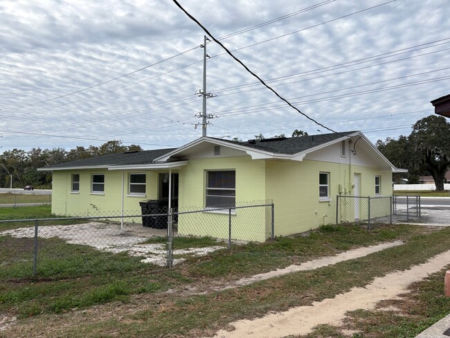 Building Photo - For Rent: 4-Bedroom Home in Lakeland