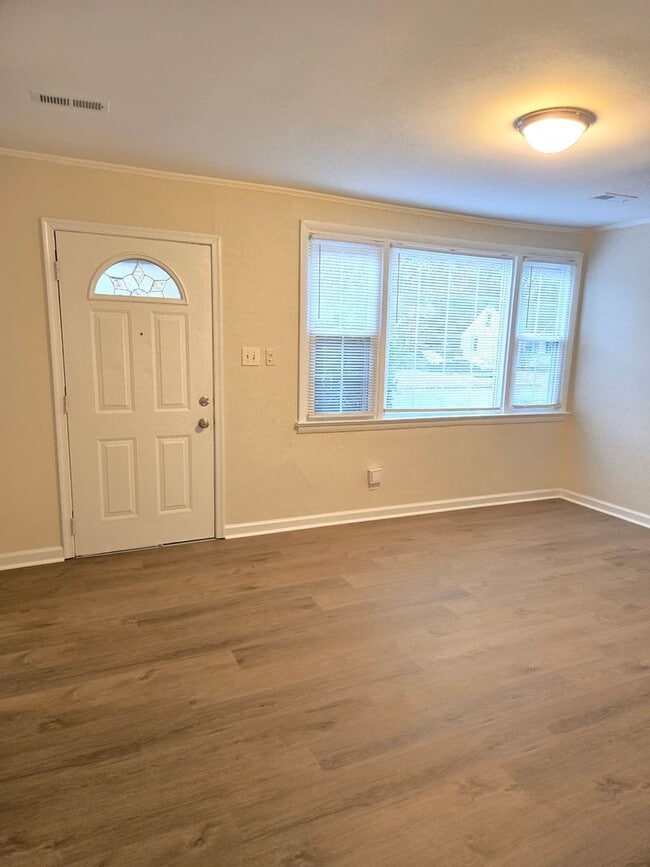 Building Photo - Lovely 3 Bedroom in Portsmouth