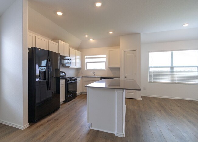 Building Photo - 157 Seminole Dr