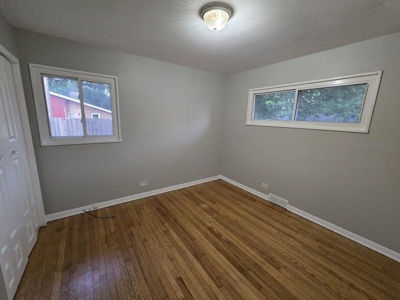Building Photo - 15135 Woodlawn Ave