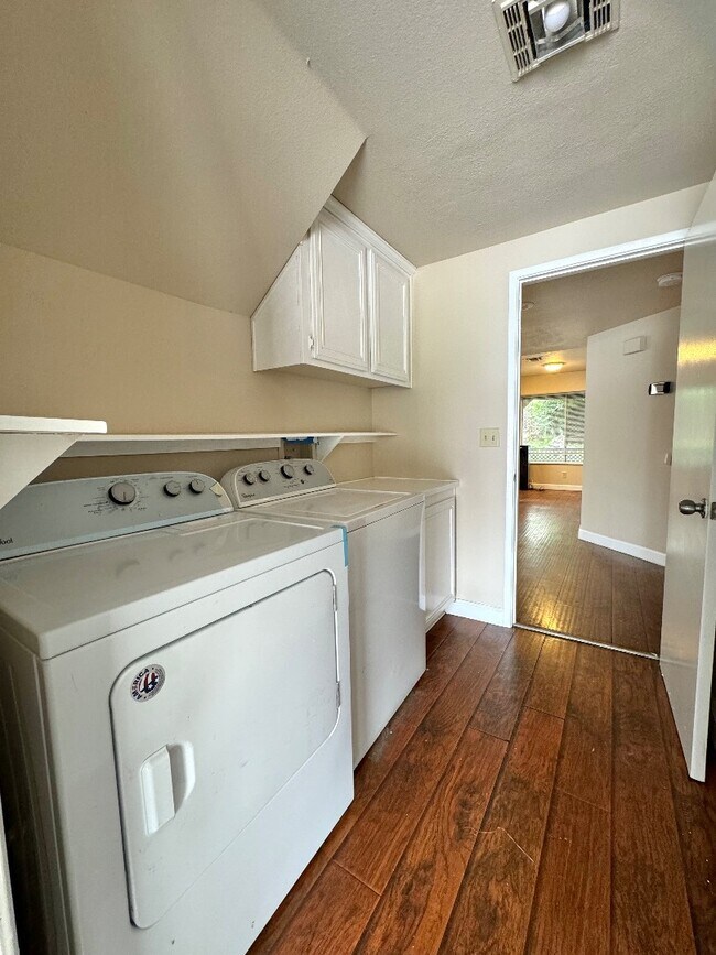 Building Photo - 5024 Rodeo Cir