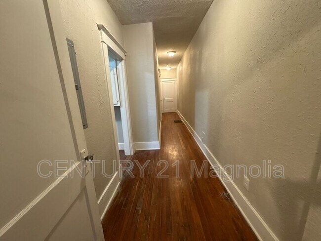 Building Photo - 1110 Troupe St