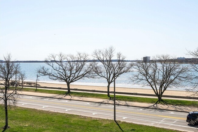 Building Photo - 1400 Columbia Rd