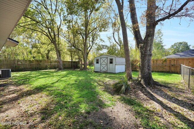 Building Photo - 648 W Oliver St