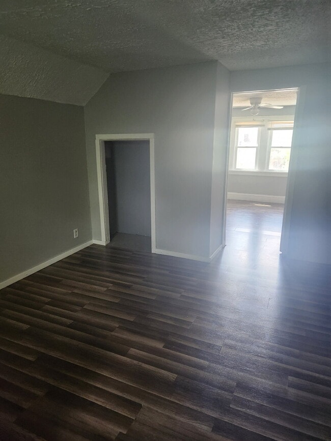 Building Photo - "Charming 3-Bedroom on Durkee Avenue, Clev...