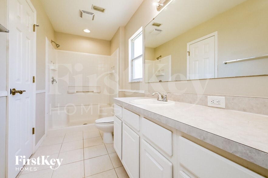 Building Photo - 4003 Kingsfield Dr