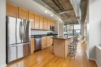 Building Photo - 933 W Van Buren St