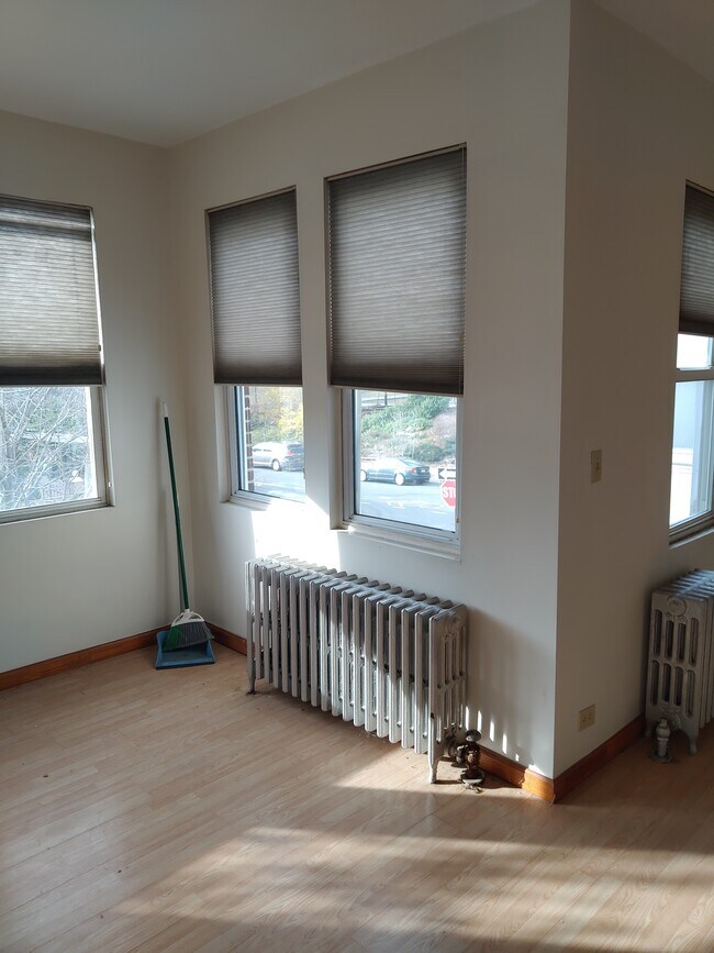 Building Photo - 6805 Narrows Ave