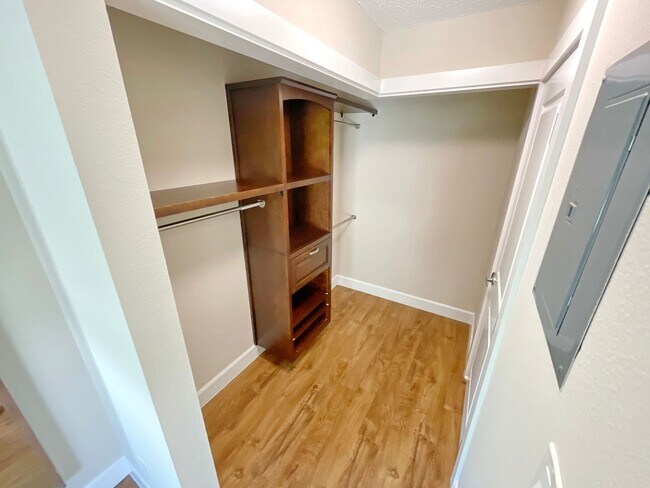 Building Photo - Elegantly Updated Unfurnished Kihei Villages 2 bedroom 1.5 Bathroom - One assigned parking stall