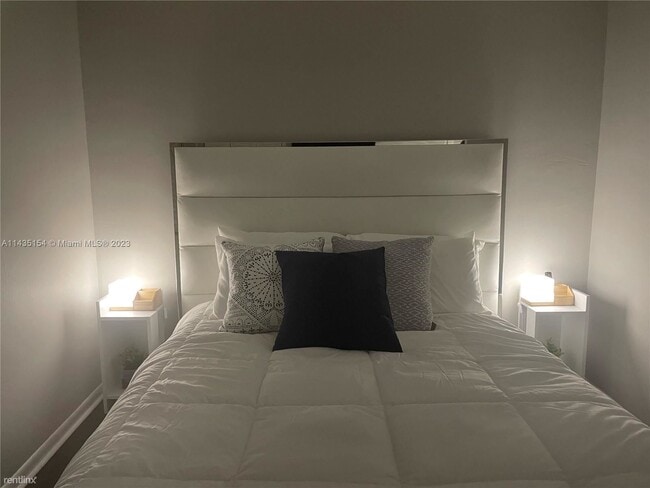 Building Photo - 3 br, 2 bath House - 1410 NE 56th Ct # 1412