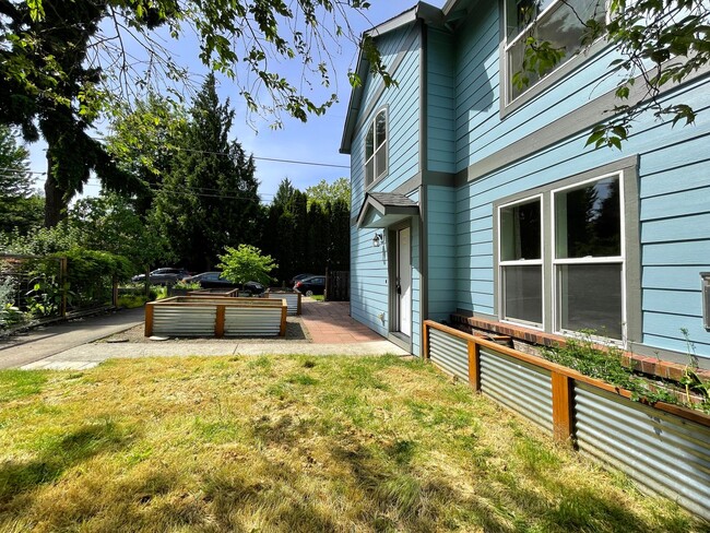 Building Photo - 9322 N Macrum Ave