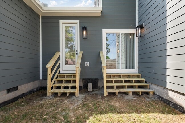 Building Photo - 1802 10th Ave N