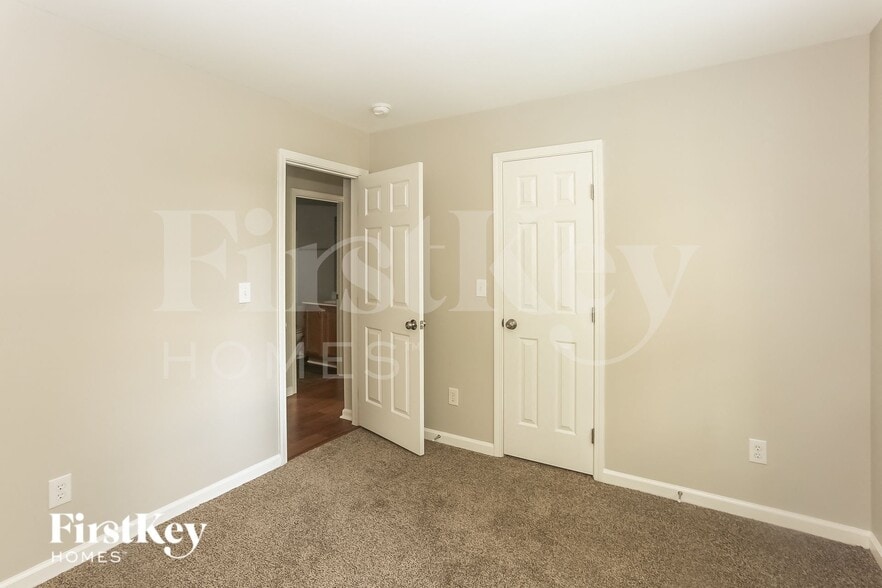 Building Photo - 5841 Branthurst Dr