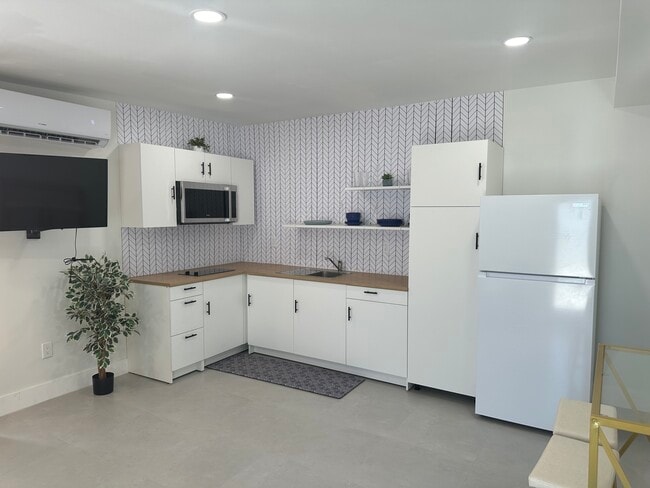 Building Photo - 7550 S Waterway Dr