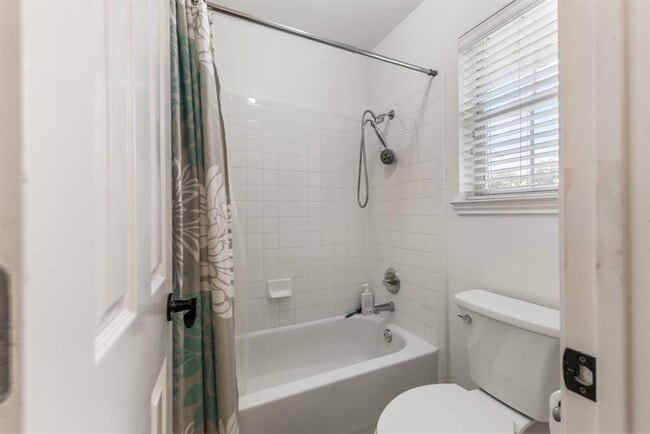 Building Photo - 1107 Hollybrook Cove