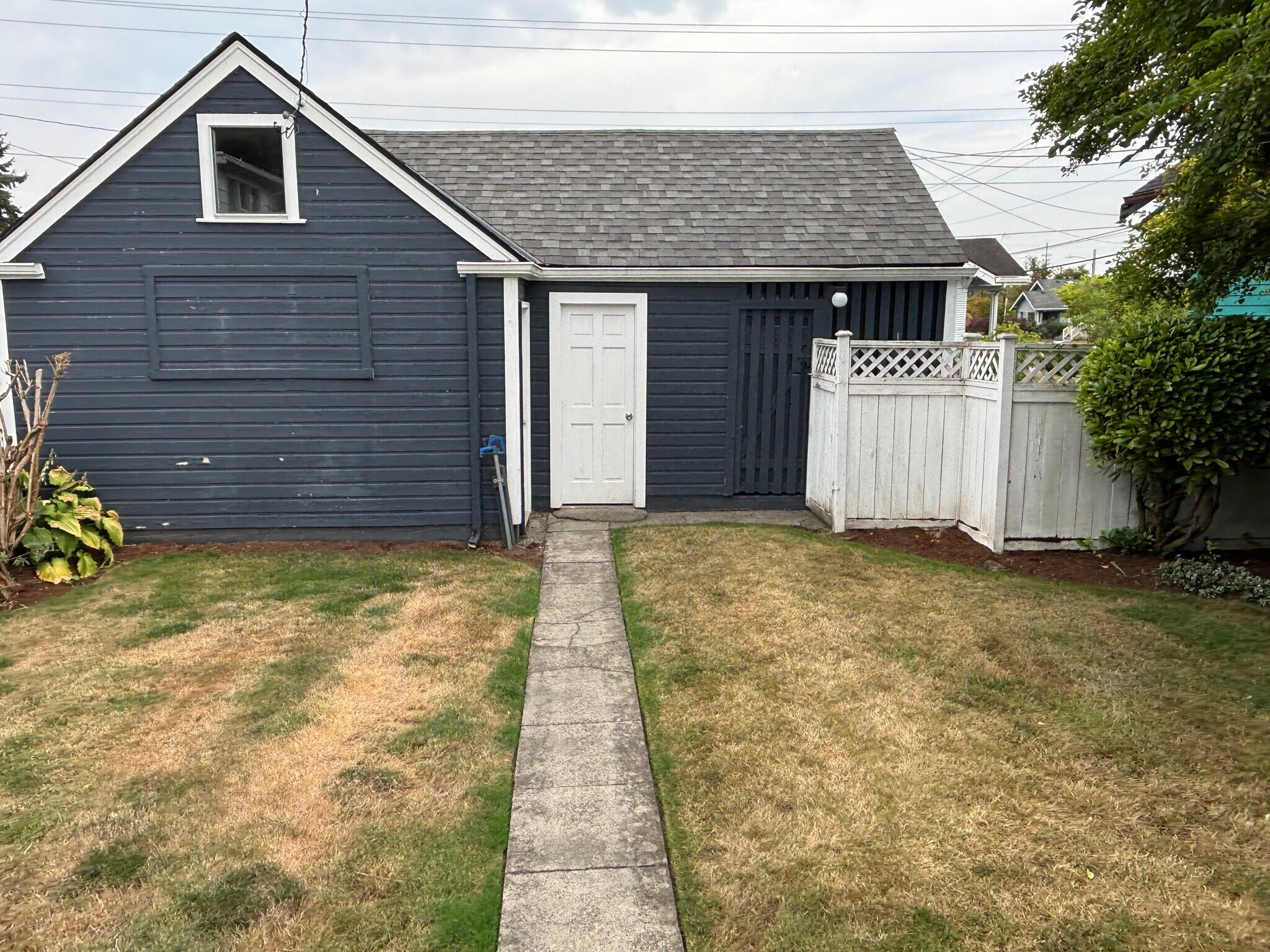 Backyard with Detached Garage - 1827 Baker Ave