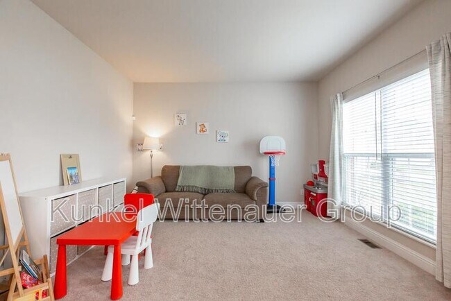 Building Photo - 2724 Ambridge Dr