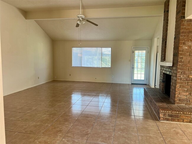 Building Photo - 2406 Farriers Bend Dr